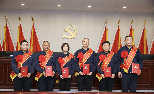 0203 安全服務(wù)能手從左至右依次為 黨萬超、朱學(xué)民、任興芳、王琳汝、周冬偉、王須波.jpg